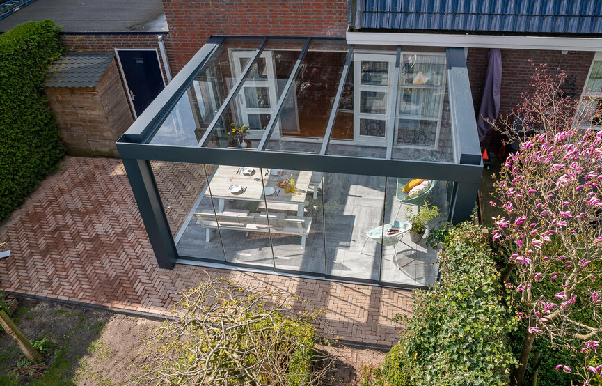 Dit is een afbeelding van een Verasol CUBE tuinkamer met glasdak (bovenaanzicht)